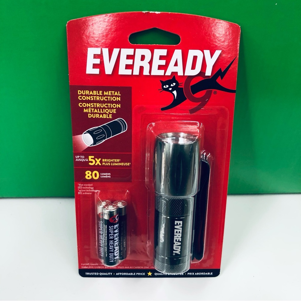 💥$7💥 NEW EVEREADY Metal Light LED Compact Flashlight 3 AAA Batteries Included
